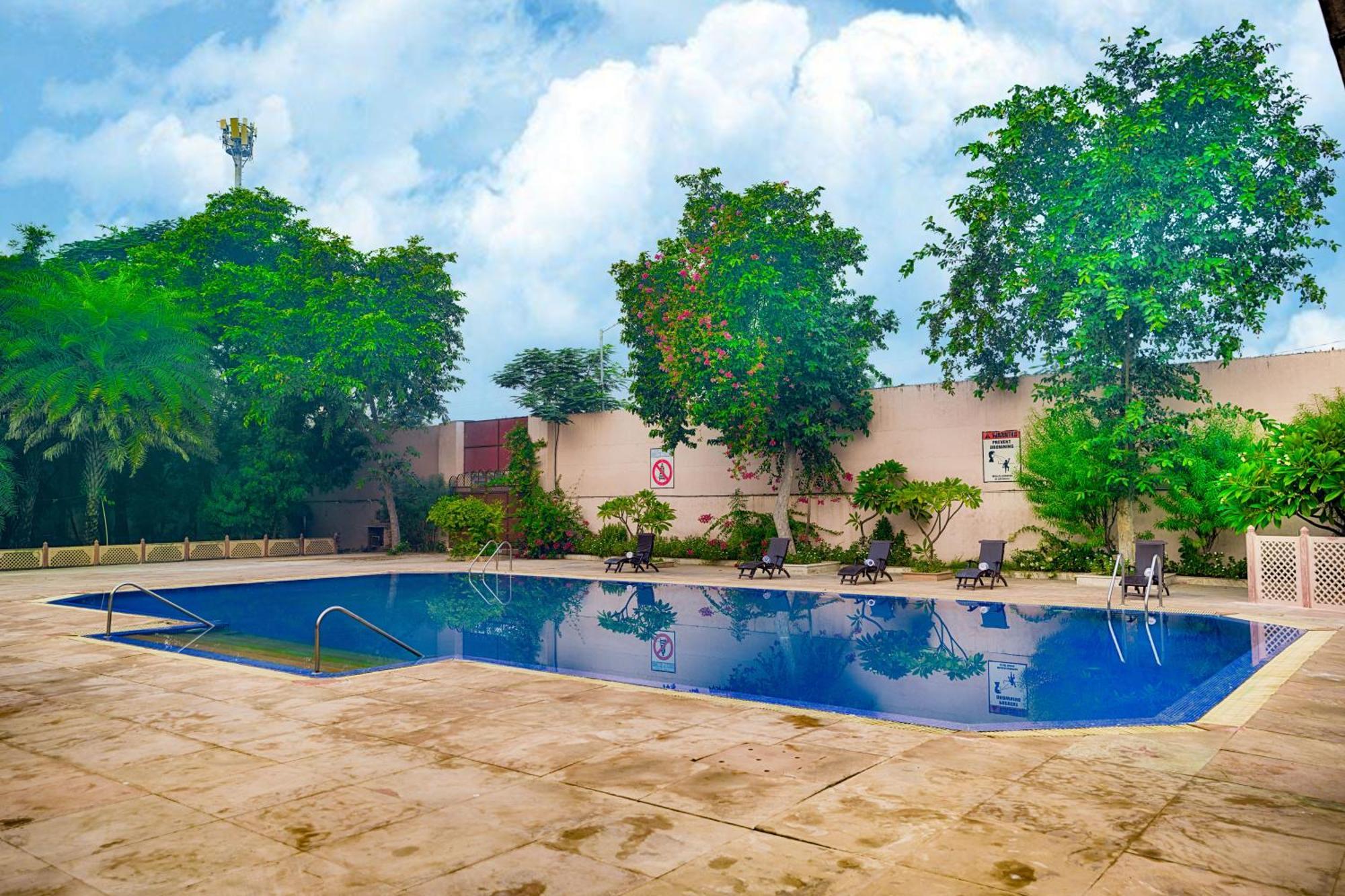 Hotel Club Mahindra Bharatpur Zewnętrze zdjęcie