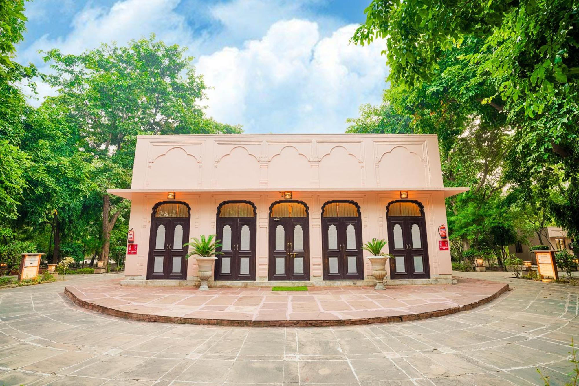 Hotel Club Mahindra Bharatpur Zewnętrze zdjęcie